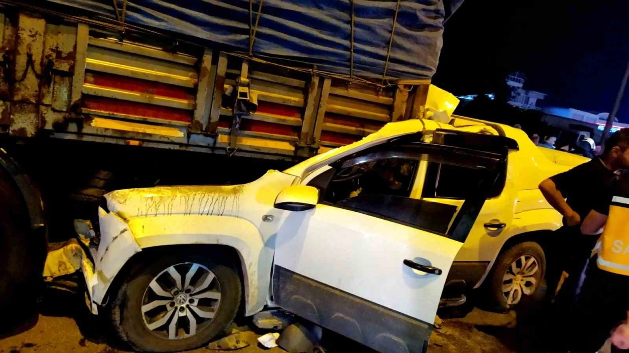 Samsun'da kamyonet tıra arkadan çarptı: 1 ölü, 1 ağır yaralı