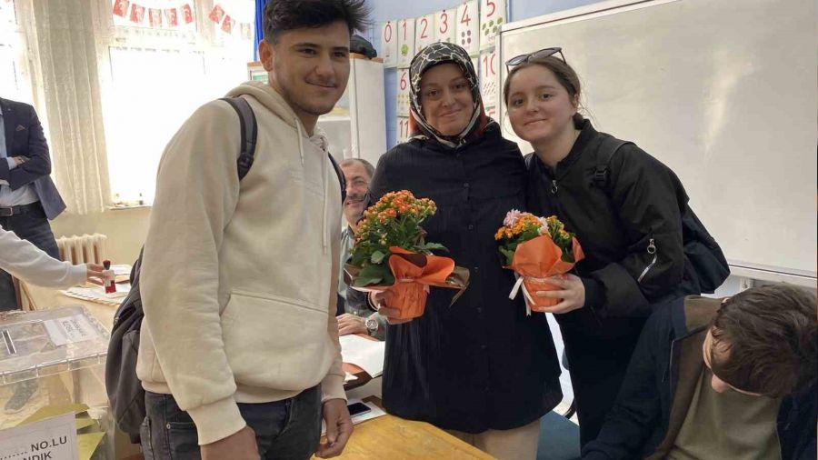 Sand�k ba��nda Anneler G�n� s�rprizi