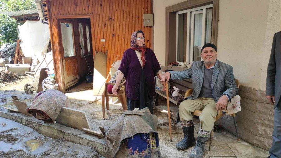 Sel felaketiyle evleri batakl��a d�nd�