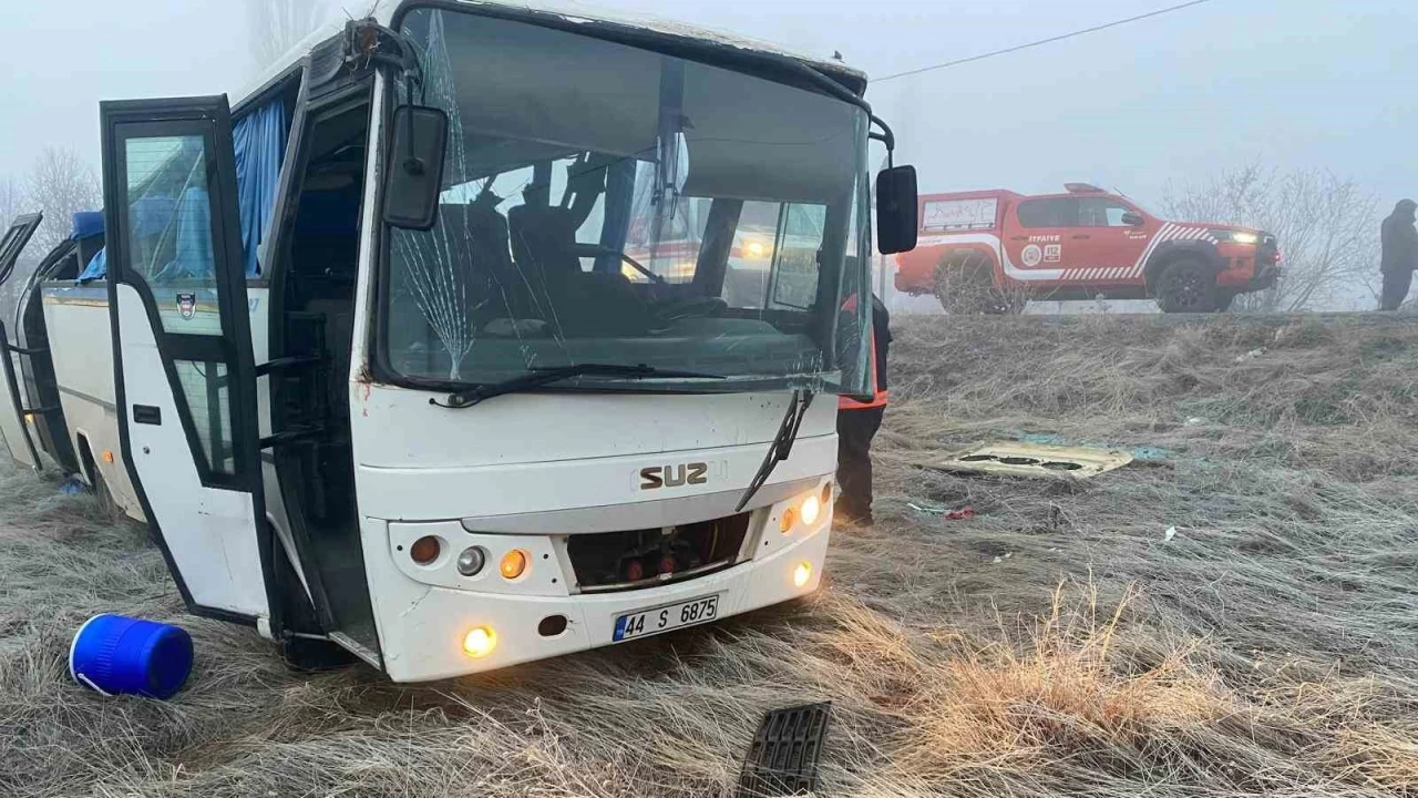 Servis aracı şarampole yuvarlandı: 1 ölü, 16 yaralı