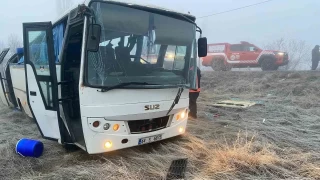 Servis aracı şarampole yuvarlandı: 1 ölü, 16 yaralı