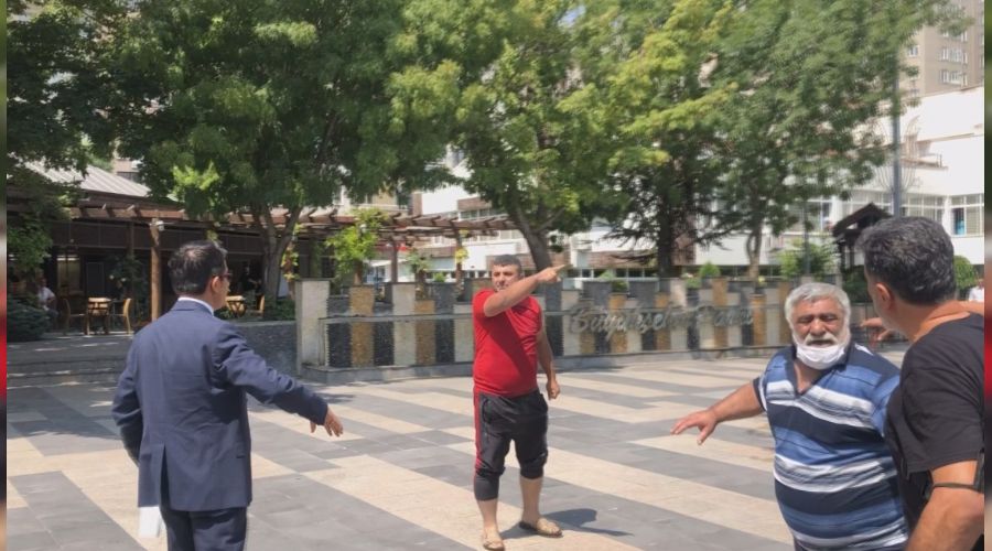 Simit tezgahı elinden alınınca kendini yakmaya kalkıştı