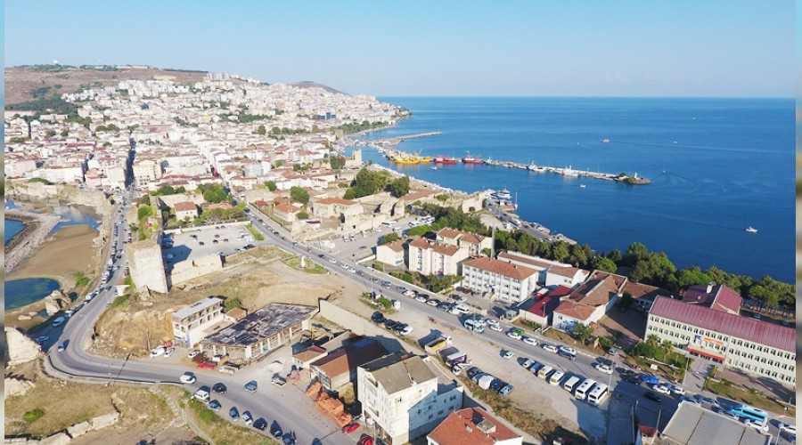 Sinop'un m�zelerine ziyaret�i akt�
