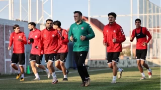 Sivasspor'da Rıza Çalımbay ilk idmanına çıktı