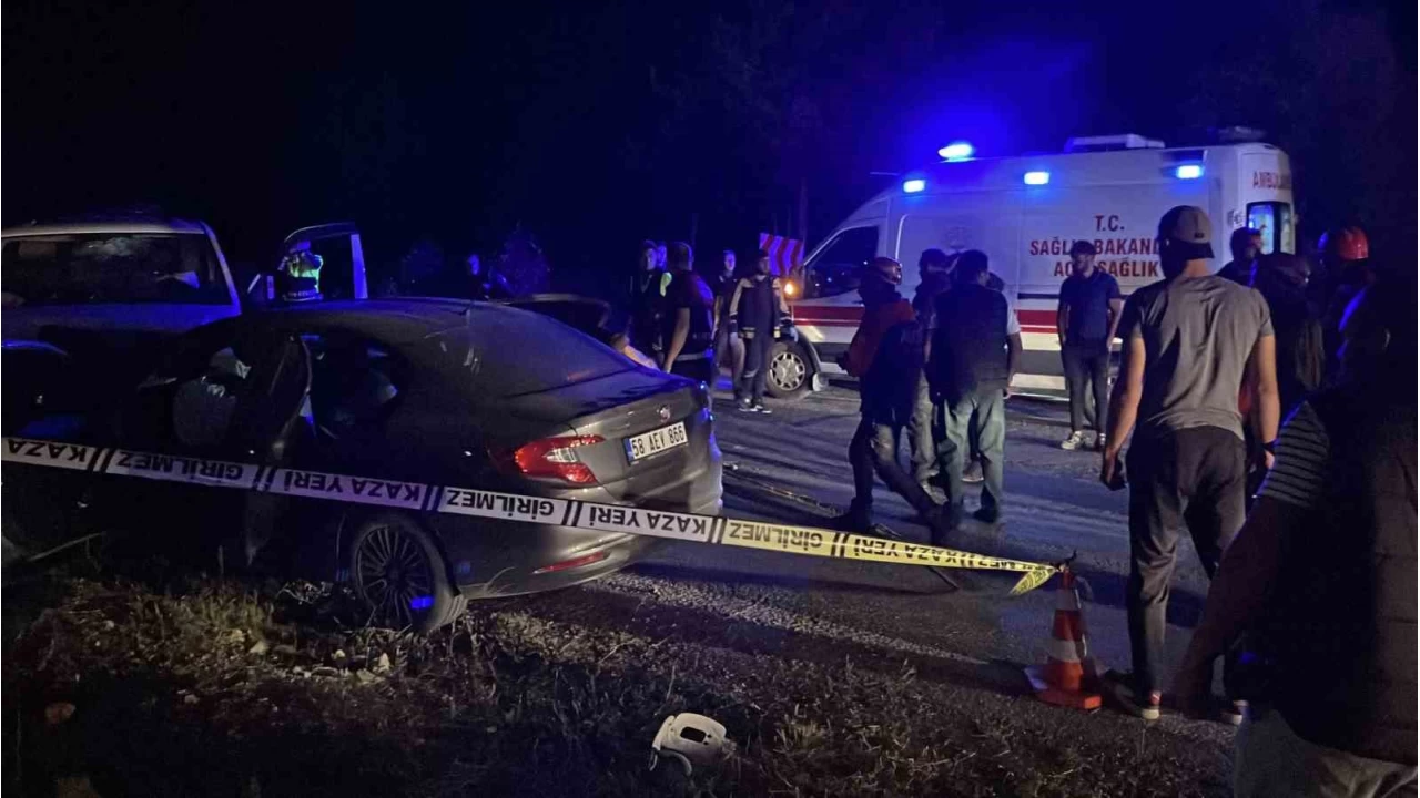 Sivas'ta minibüs ters yöne girdi: 1 ölü, 8 yaralı