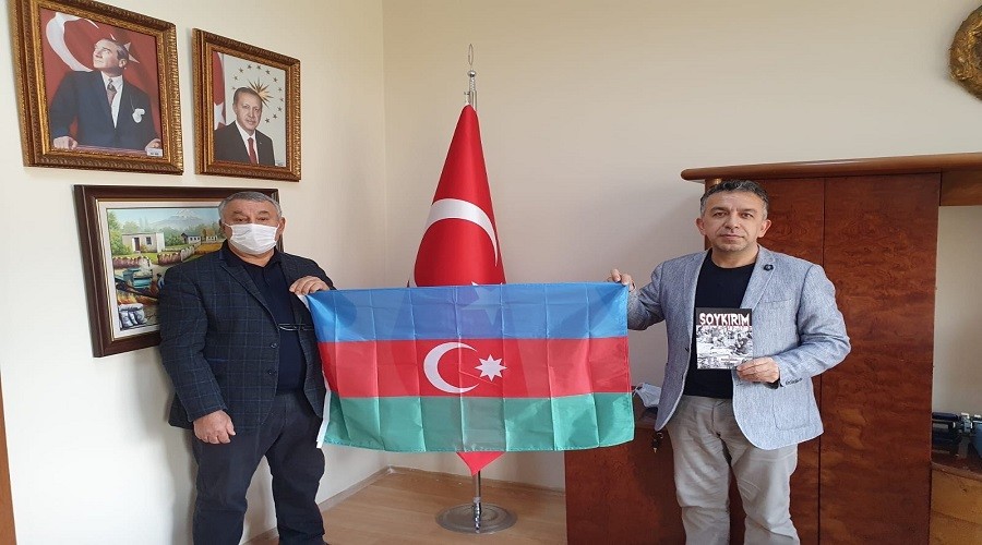 S�zde soyk�r�m yalan�n� ��r�ten kitap "Soyk�r�m"
