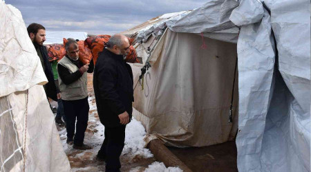 Suriyeli mültecilerin çadırları kar altında kaldı