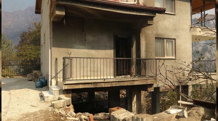 Stler'deki yangnda 15 ev zarar grd