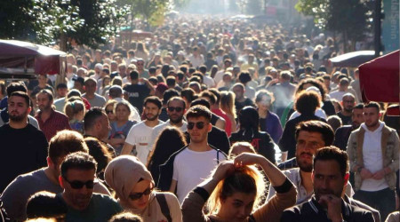 Taksim'de hafta sonu yoğunluğu