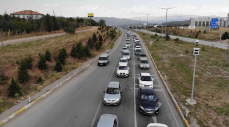 Tatilin ikinci gnnde de yollara akn ettiler