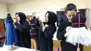 Teknolojik atıklar geri dönüşüm ile giysiye dönüştü