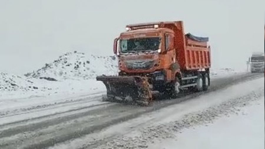 Tendürek Geçidi'nde kar engeli