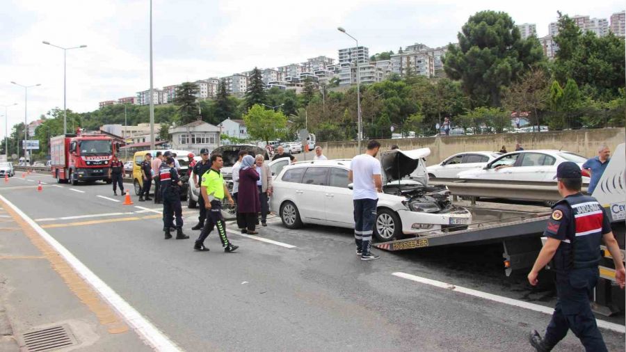 Trabzon'da 6 araçlı zincirleme kaza