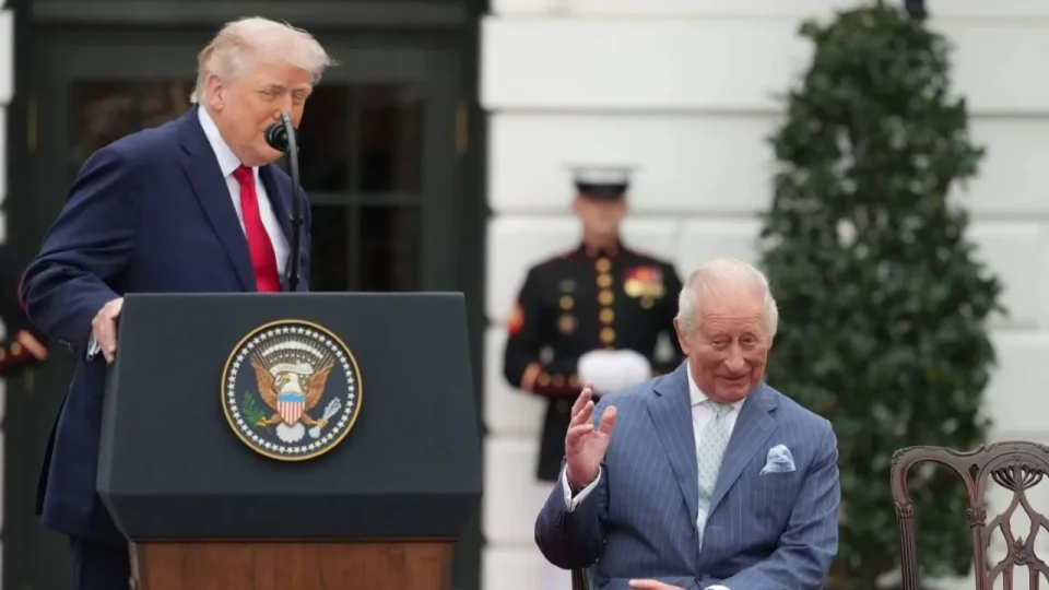 Trump ve Kral Charles Beyaz Saray'da at��t�