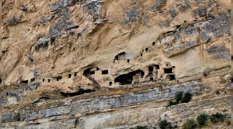 Tunceli'nin dikkat �eken kaya konutlar�