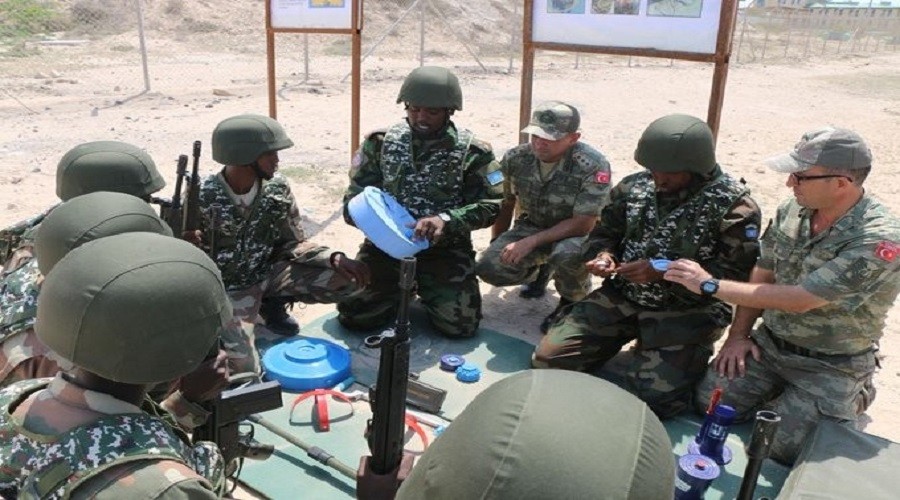 Türk askerinden Somali askerine teknik eğitim