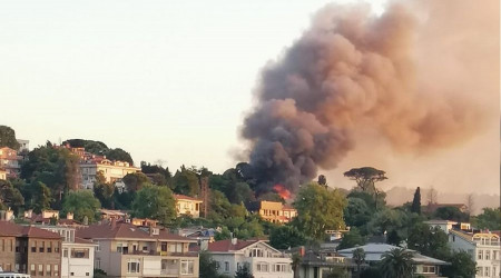 skdar'da 2 katl ahap binada korkutan yangn