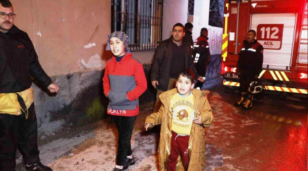 Üst katı yağmalayıp, alt katı çocuklar içerdeyken ateşe verdiler