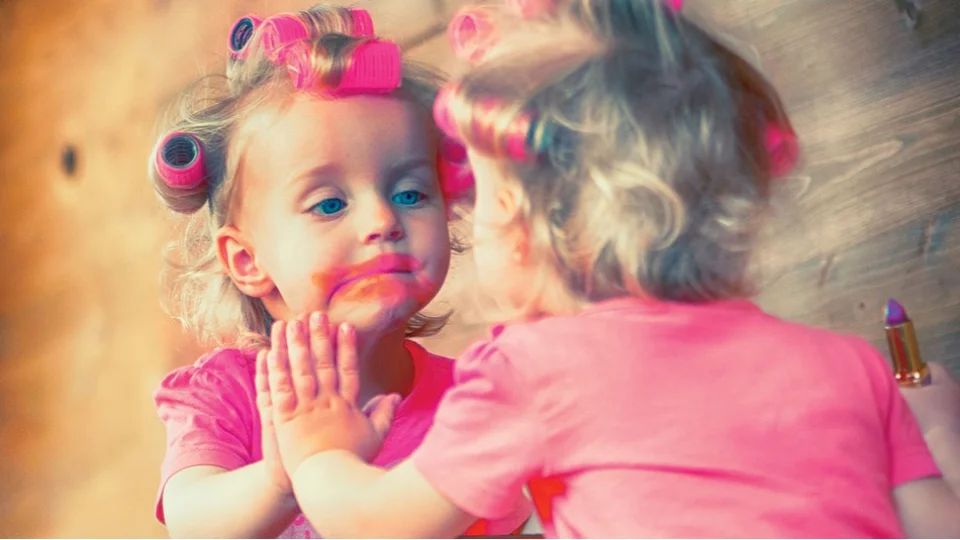 Uzmanlardan '�ocuklarda makyaj' uyar�s�