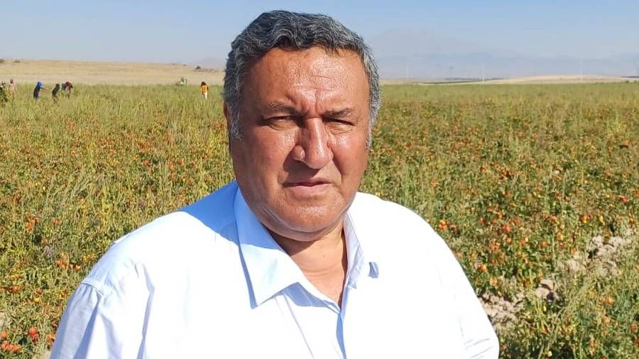 Yabancılara tarım arazilerinin satışının devam ettiğini ifade eden Niğde Milletvekili Ömer Fethi Gürer, yabancıların verimli tarım arazilerine resmen çöktüğünü açıkladı