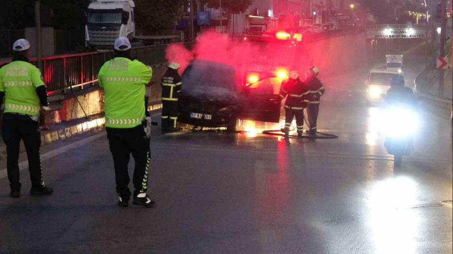 Yeni ald��� cip, eve d�n�� yolunda yand�