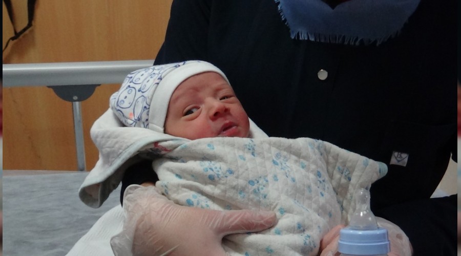 Yeni doğmuş bebek sokağa atıldı