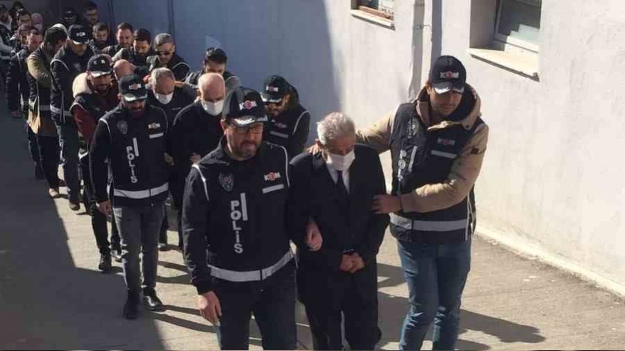 Y�k�lan 11 binan�n m�teahhit ve m�hendisleri adliyeye sevk edildi