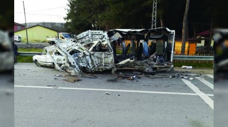 Yolcu otobüsü minibüse çarptı: 1 ölü