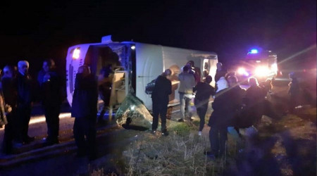 Yozgat'ta yolcu otobüsü devrildi: 26 yaralı
