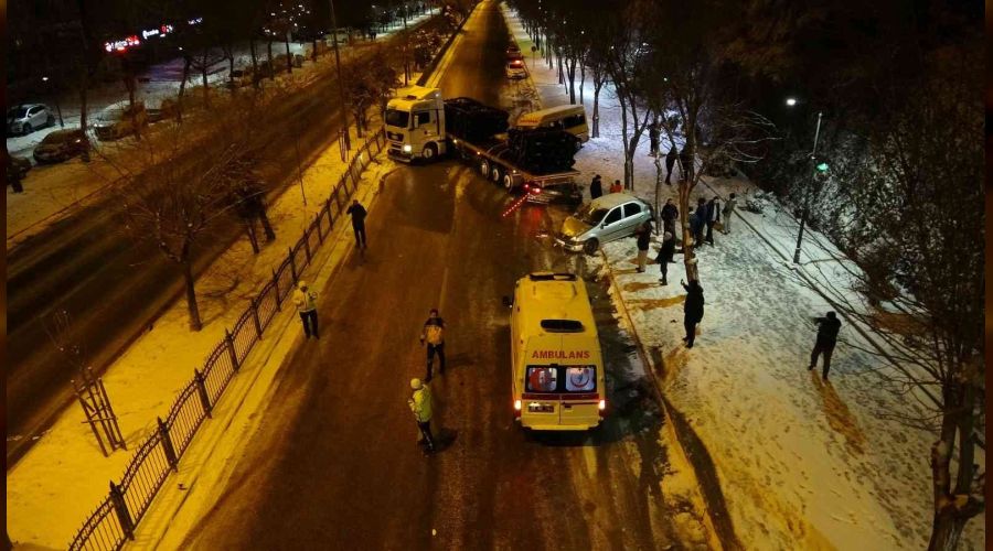 Yozgat'ta yollar buz pistine döndü
