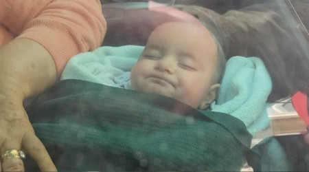 Yusuf bebek, kardeşi ve annesiyle kurtarıldı