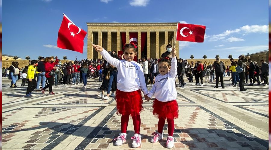 Y�zbinler An�tkabir'e ak�n ettti