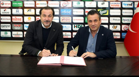 1461 Trabzon Yusuf Şimşek'e imza attırdı