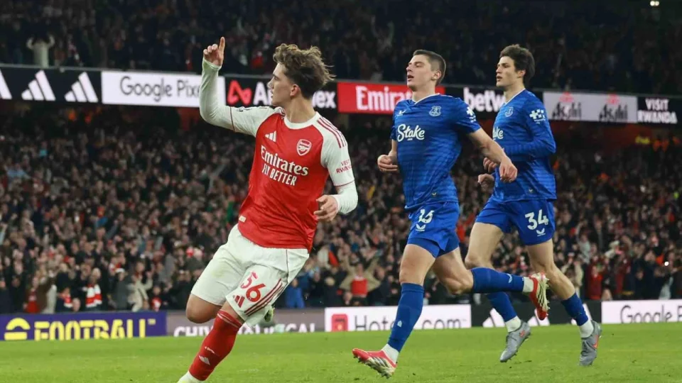 16 yaşındaki Max Dowman tarihe geçti, Arsenal puan farkı 9'a yükseltti