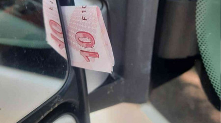 2 bin 300 liralık hasar için 10 lira bırakıp gitti