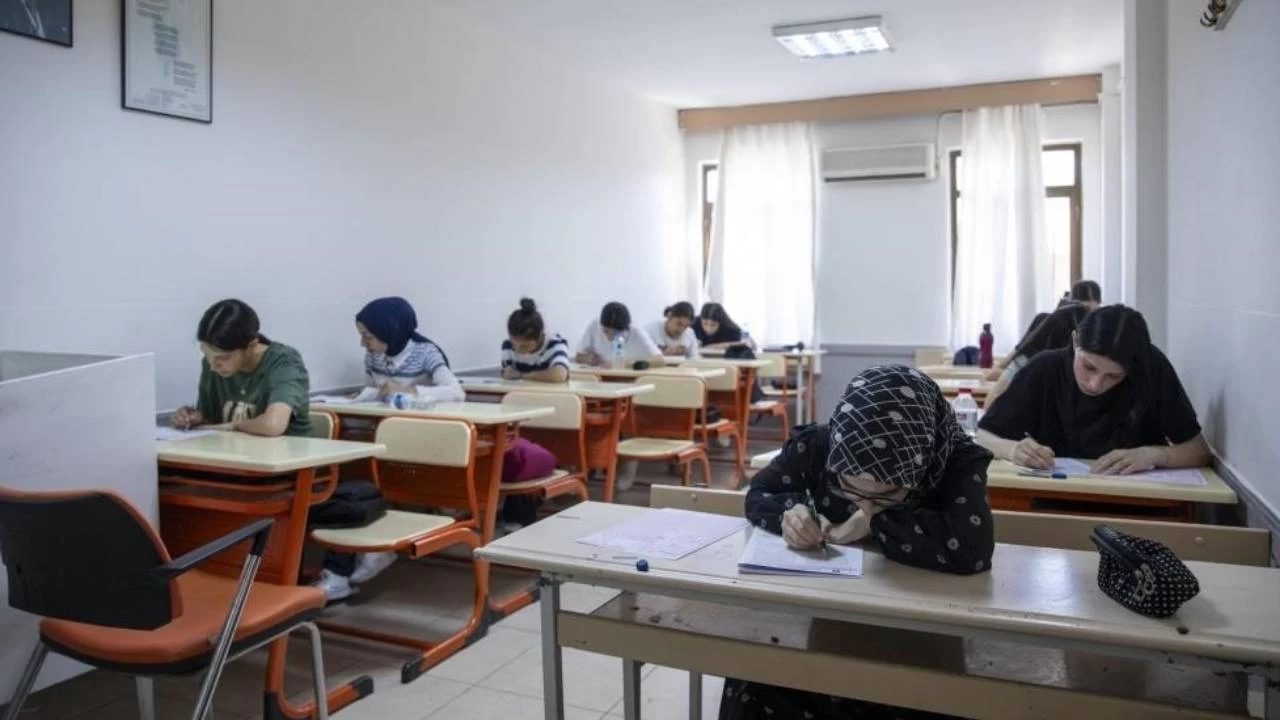 3 milyondan fazla gencin katılacağı bugünkü YKS ilk kez Zagreb'de de yapılacak