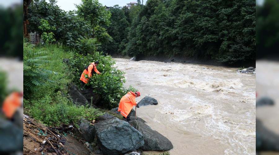 30 ki�ilik ekiple ar�yorlar