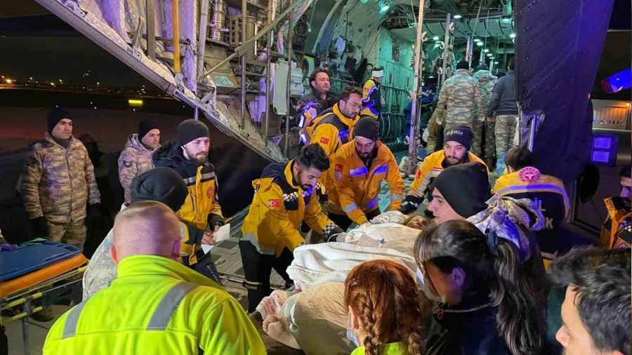 47 yaral� askeri kargo u�a��yla �stanbul'a getirildi