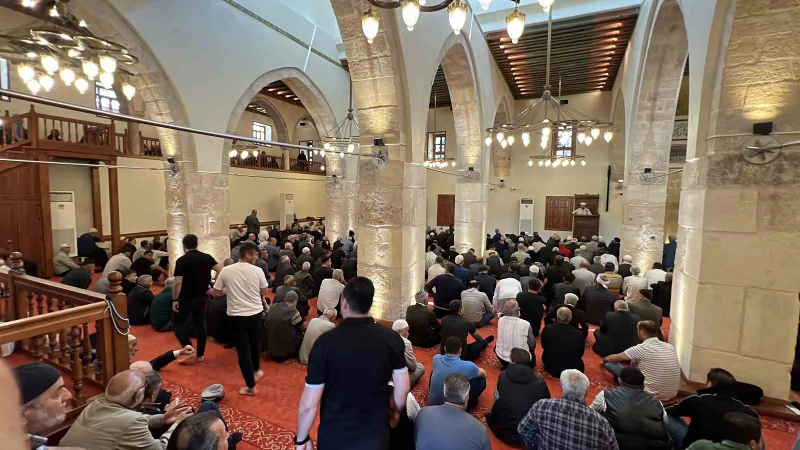 583 y�ll�k Ulu Cami'de cuma namaz�
