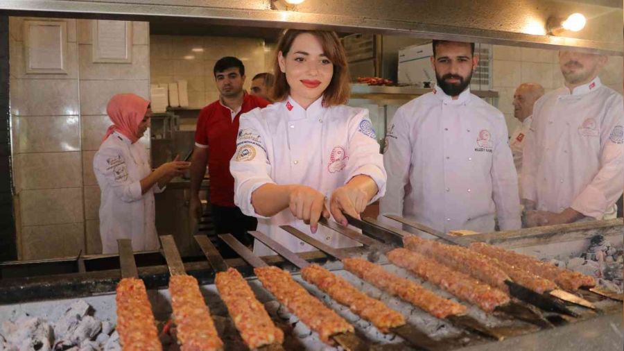 69 yıllık kebap ustasından eğitim alan gençlere sertifika