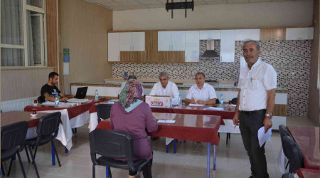 81 kişilik kontenjan için başvuruda bulunan 162 kişi mülakata girdi