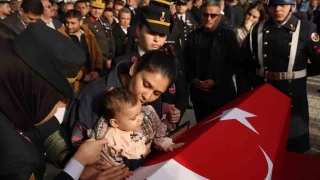 Adana şehidini dualarla uğurladı