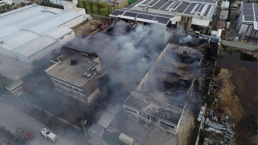 Adana'da kimya fabrikasındaki yangın söndürüldü