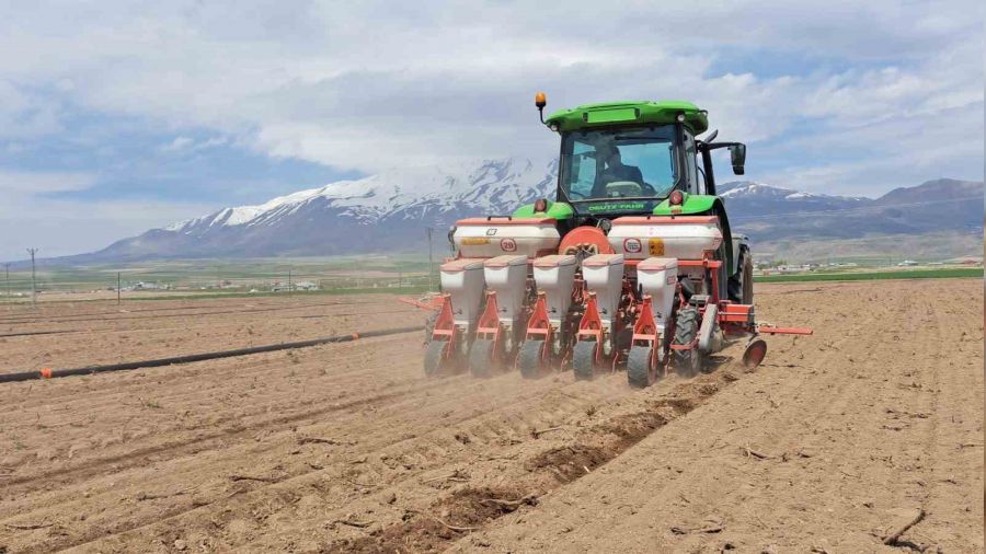 Adilcevaz'da �eker pancar� ekimi ba�lad�