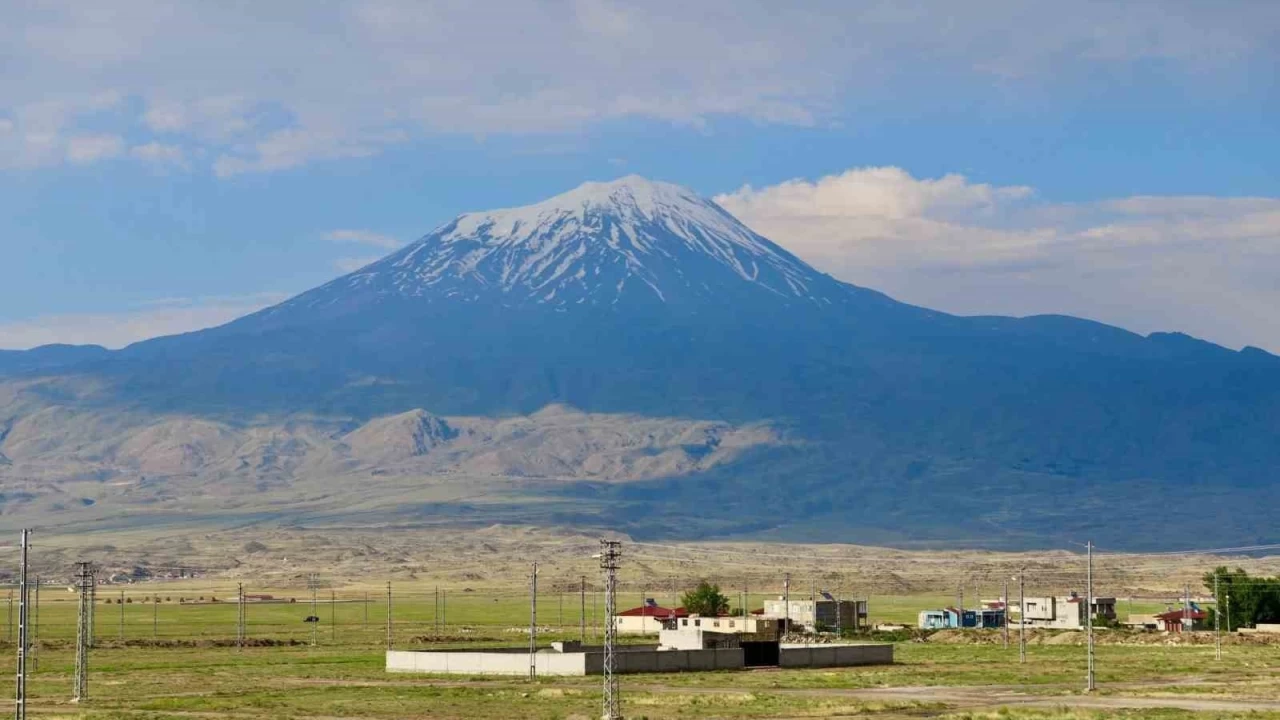 A�r� Da��'n�n heybetli g�r�nt�s� mest ediyor