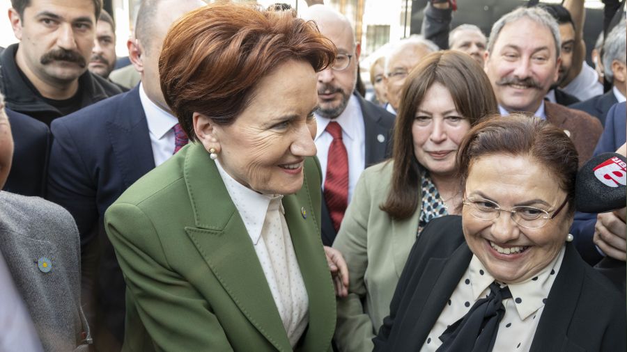 Ak�ener G�K �yeleriyle bir araya geldi