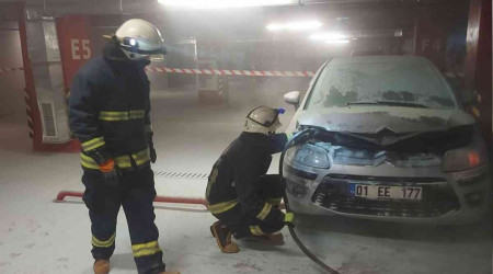 Alışveriş merkezinin otoparkında korkutan yangın