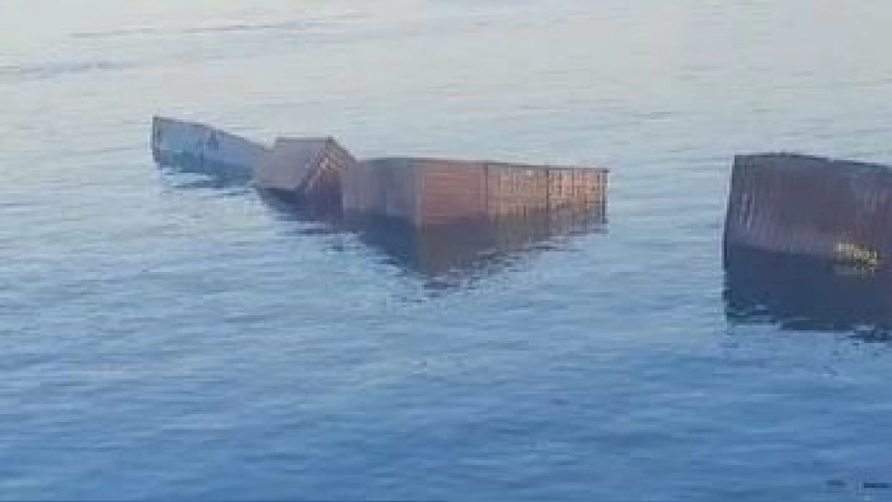 Ambarlı Limanı'ndaki gemide konteynerler denize düştü