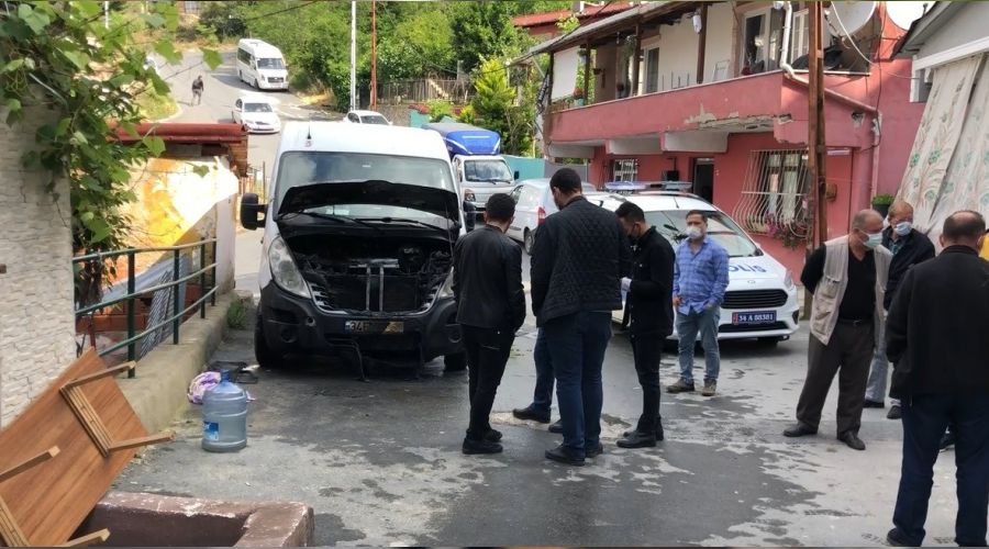Amcasının minibüsünü kundakladı