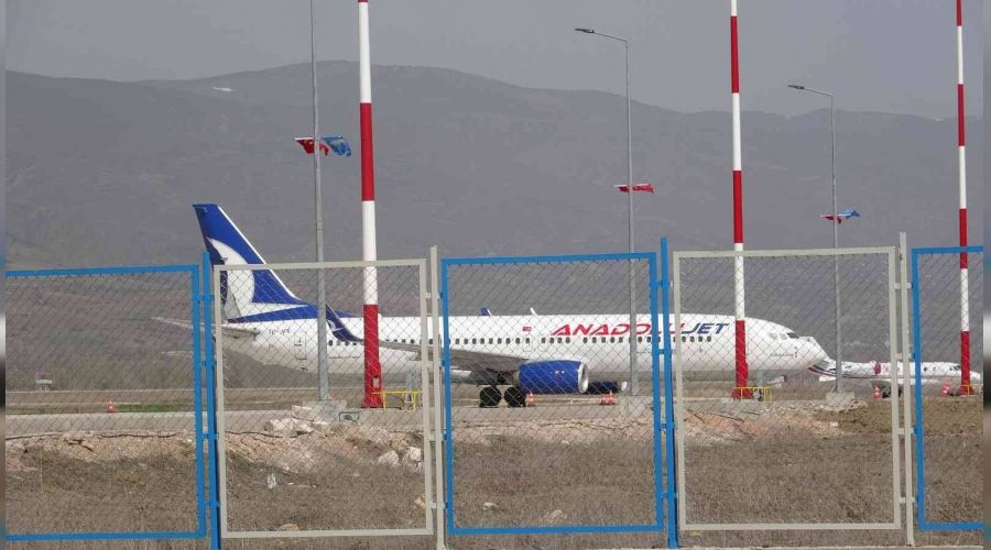 Anadolujet uçağı teknik arıza yaptı